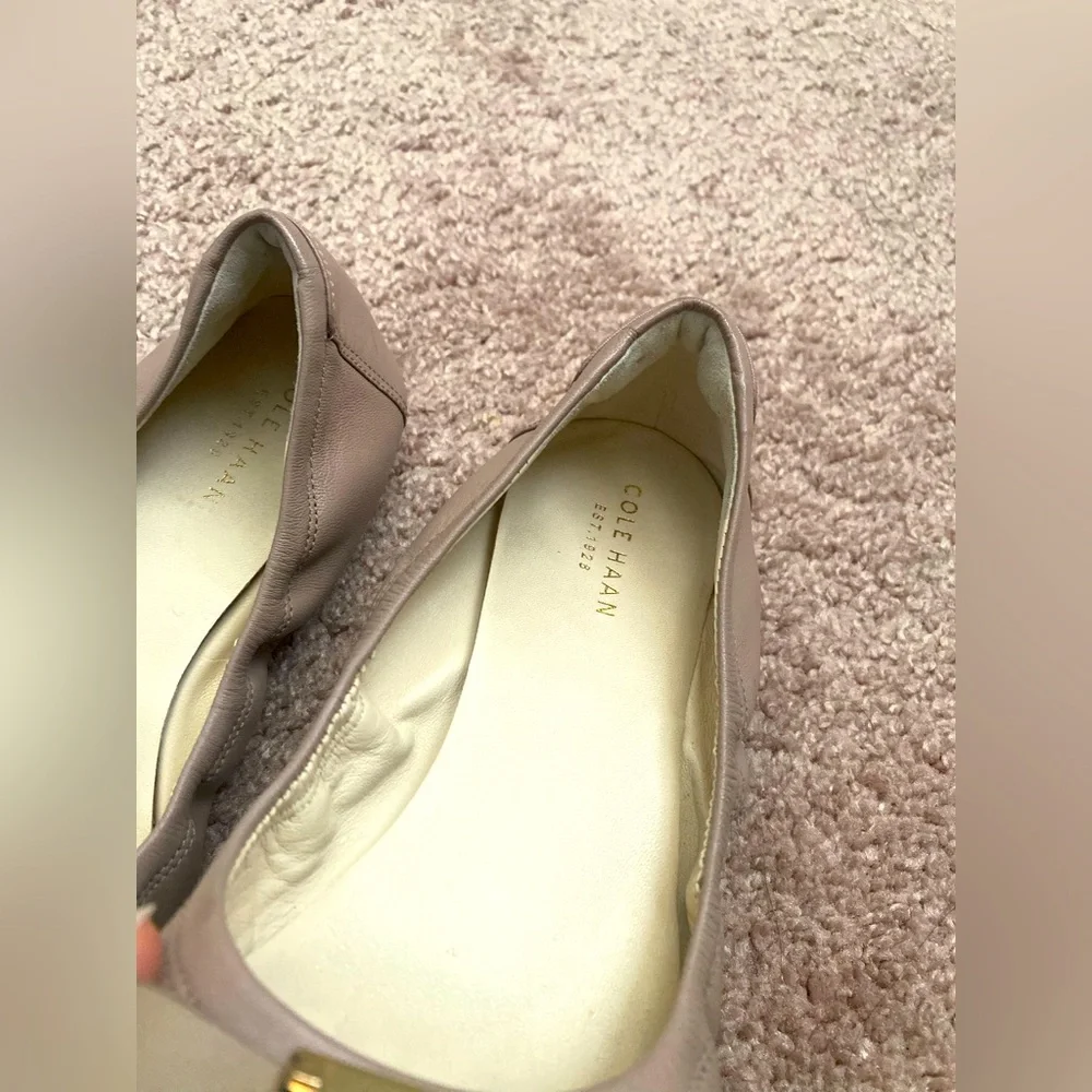 Cole Haan D43263 Women's Tali Bow Ballet
Flat Size 6B - Picture 2 of 5